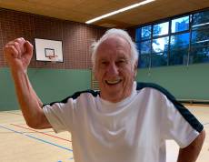 Unsere Sportskanone Eberhard „Ebi“ Schnalke vom TV-Rendel feierte seinen 90. Geburtstag
