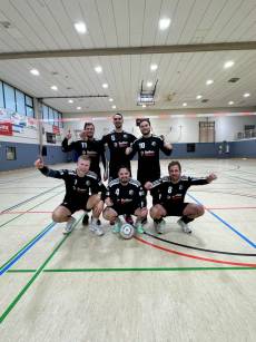 Die 1.Männermannschaft h.v.l.: Marian Horn, Jonas Knieß, Janni Tille, v.v.l.: Cristian Zang, Oliver Kohm, Max Illner